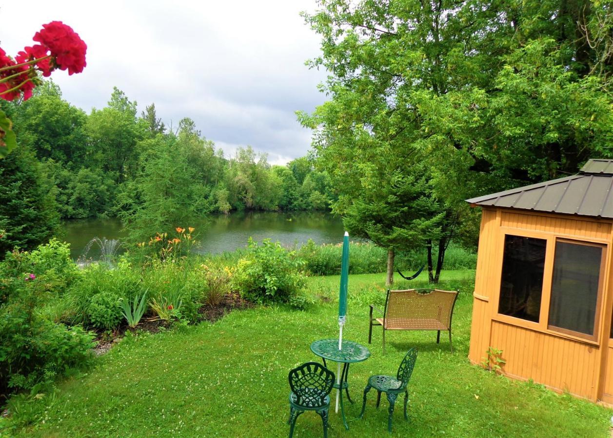 Motel Des Deux Lacs Waterloo Exterior foto